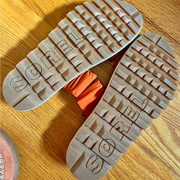 Sorel Women's Bright Orange Slide Sandals - Picture 4 of 4